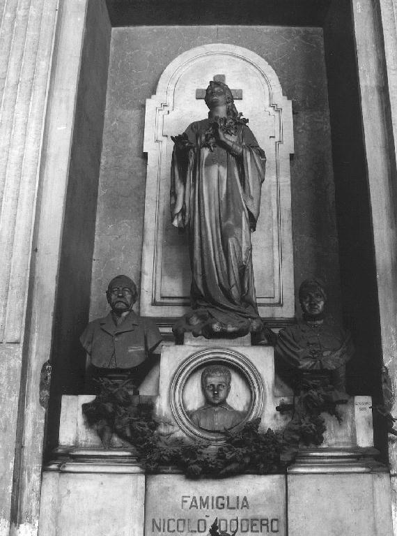 donna che prega (monumento funebre, opera isolata) di Navone Giuseppe (sec. XIX)
