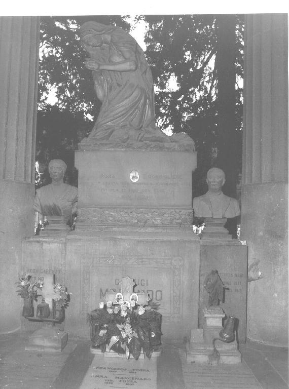 figura femminile inginocchiata (monumento funebre, opera isolata) di Sclavi Ettore (sec. XX)