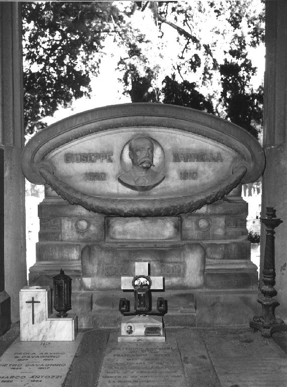 ritratto d'uomo (monumento funebre, opera isolata) di Orengo Luigi (sec. XX)