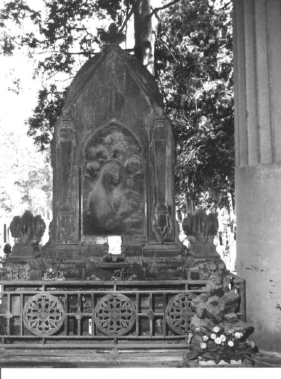 Madonna orante (monumento funebre, opera isolata) di Olivari Gaetano (sec. XX)