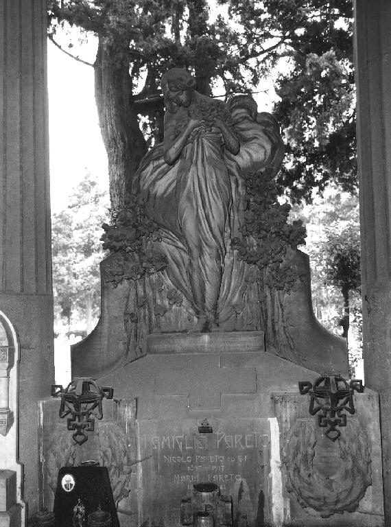 figura femminile con gigli (monumento funebre, opera isolata) di Bringiotti Federico (sec. XX)