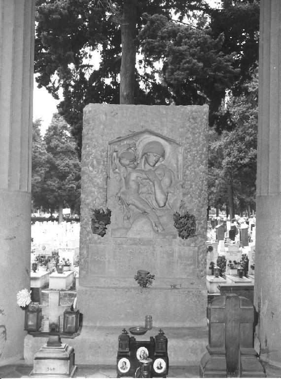 Madonna con Bambino (monumento funebre, opera isolata) - ambito ligure (sec. XX)