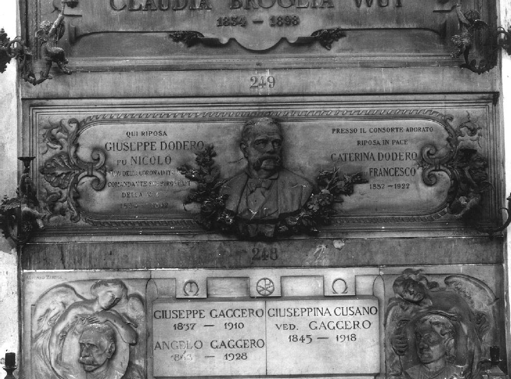 ritratto d'uomo (monumento funebre, opera isolata) di Canessa Achille (sec. XIX)