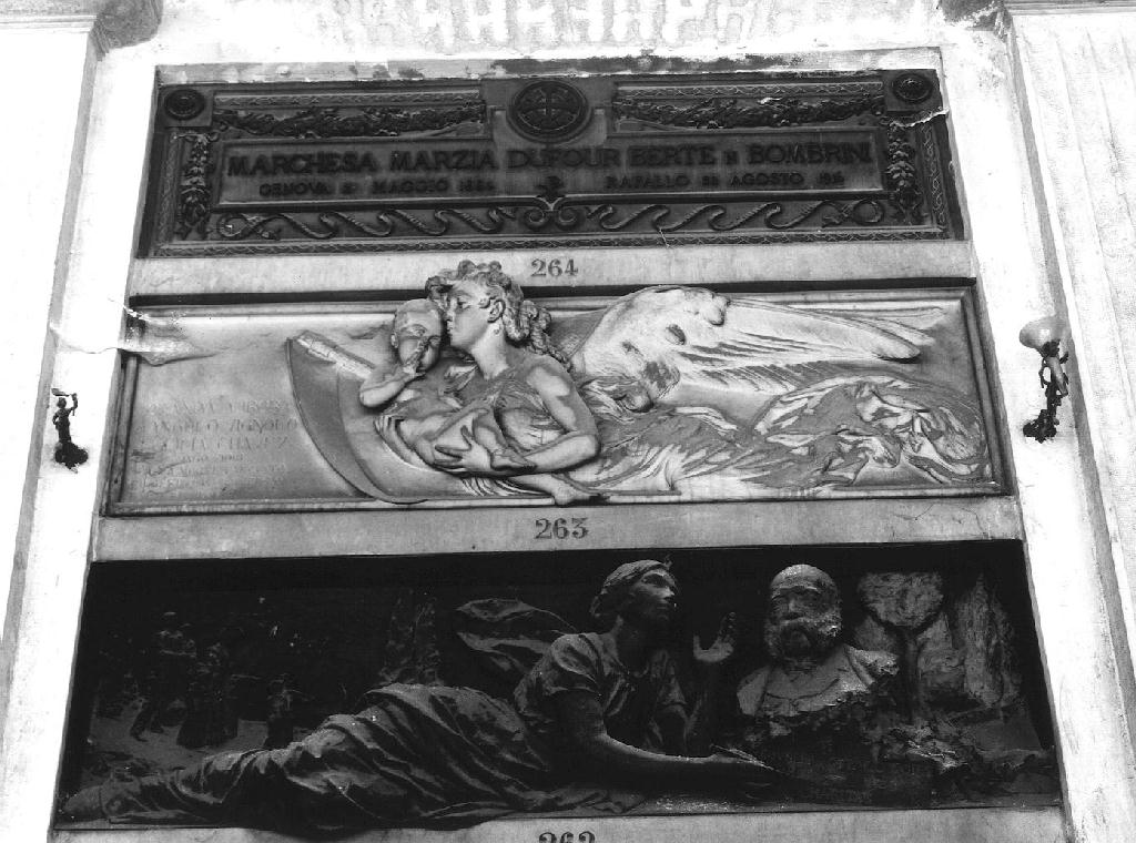 FIGURA FEMMINILE ALATA CON INFANTE (monumento funebre, opera isolata) di Navone Giuseppe (inizio sec. XX)