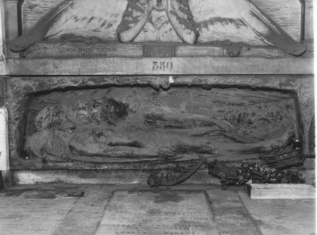 Cristo morto con Santa Maria Maddalena e angeli (monumento funebre, opera isolata) di Paernio Demetrio (sec. XX)