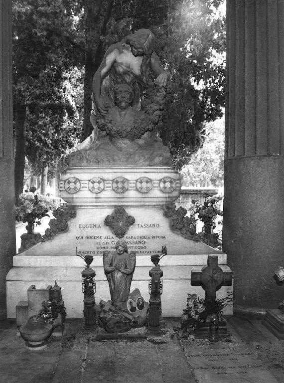 figura allegorica femminile con corona (monumento funebre, opera isolata) di Olivari Gaetano (inizio sec. XX)