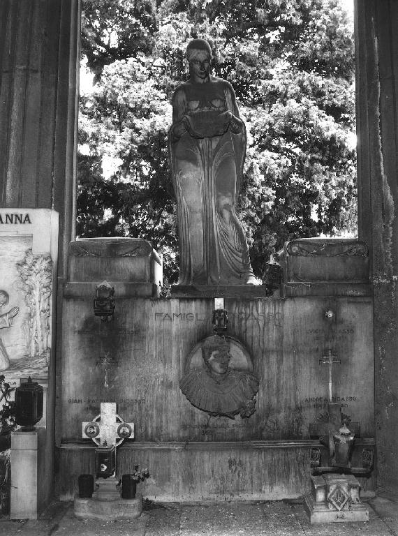 figura femminile di offerente (monumento funebre, opera isolata) di Porrini F, Brizzolara Luigi (sec. XX)