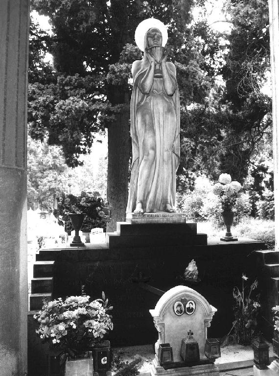 ECCE CALIX SANGUINIS, figura femminile di offerente (monumento funebre, opera isolata) di De Albertis Edoardo (sec. XX)