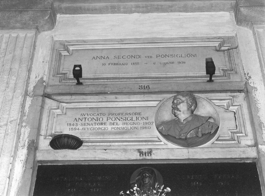 ritratto d'uomo (monumento funebre, opera isolata) di Navone Giuseppe (sec. XX)