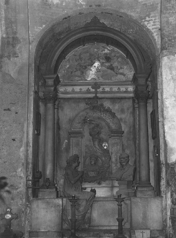 figura femminile dolente (monumento funebre, opera isolata) di Gastaldi G (fine/inizio secc. XIX/ XX)