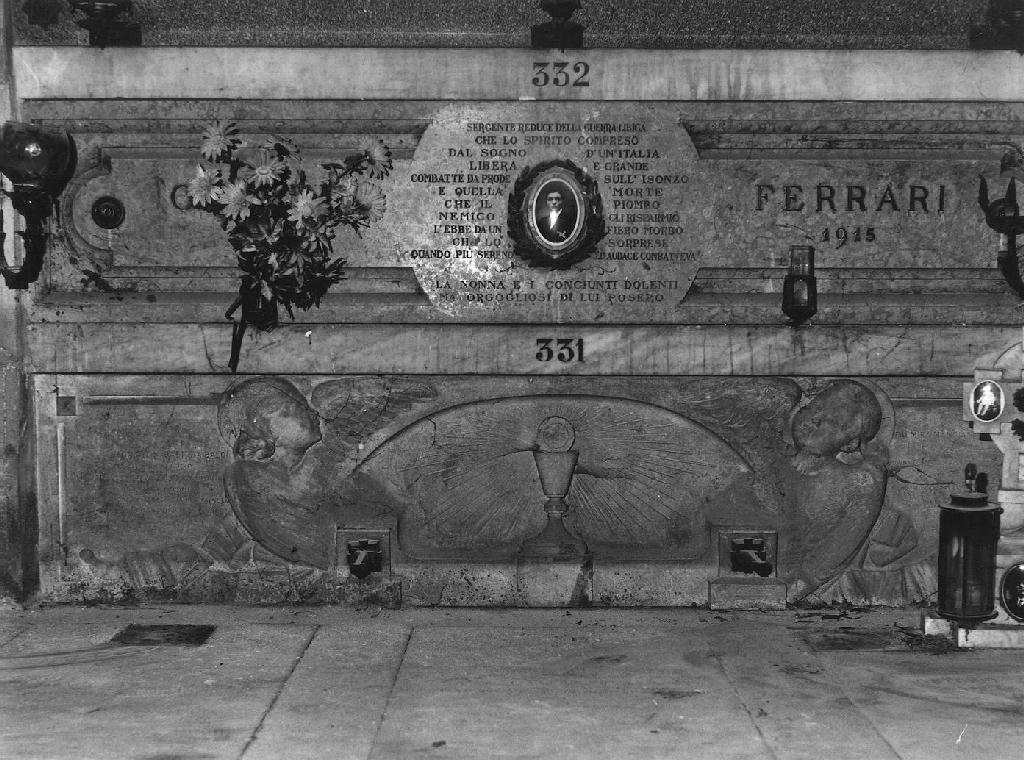 angeli adoranti il calice eucaristico (monumento funebre, opera isolata) di Brizzolara Luigi (sec. XX)