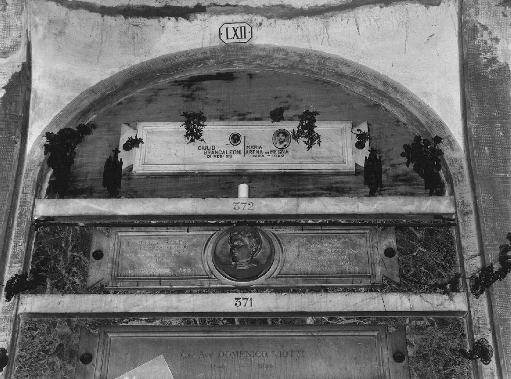 ritratto di donna (monumento funebre, opera isolata) di Gichero Luigi (sec. XIX)