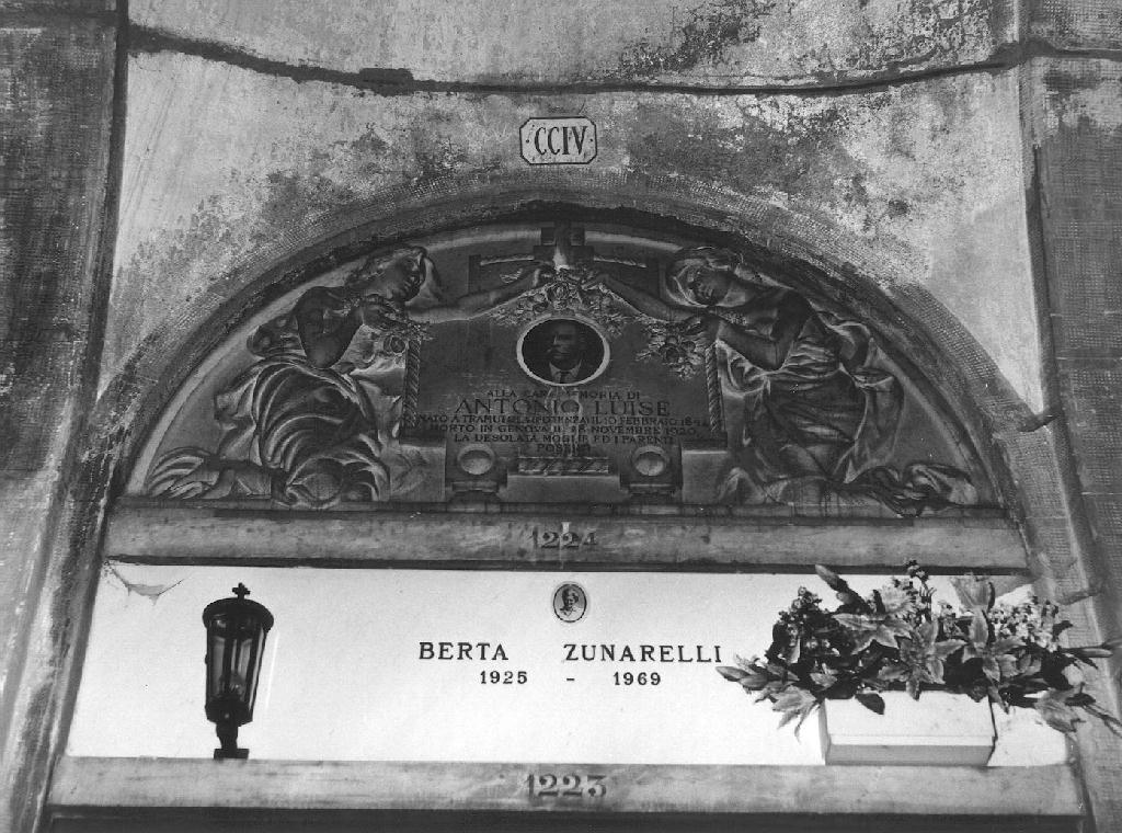 angeli reggiclipeo (monumento funebre, opera isolata) di Ricchino Antonio (prima metà sec. XX)