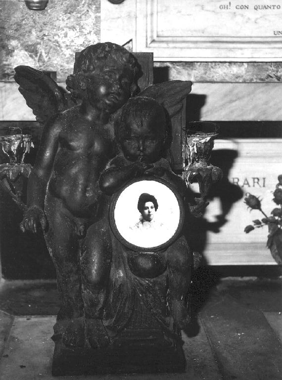 angeli reggiclipeo (monumento funebre, opera isolata) di Razeti Domenico (sec. XX)