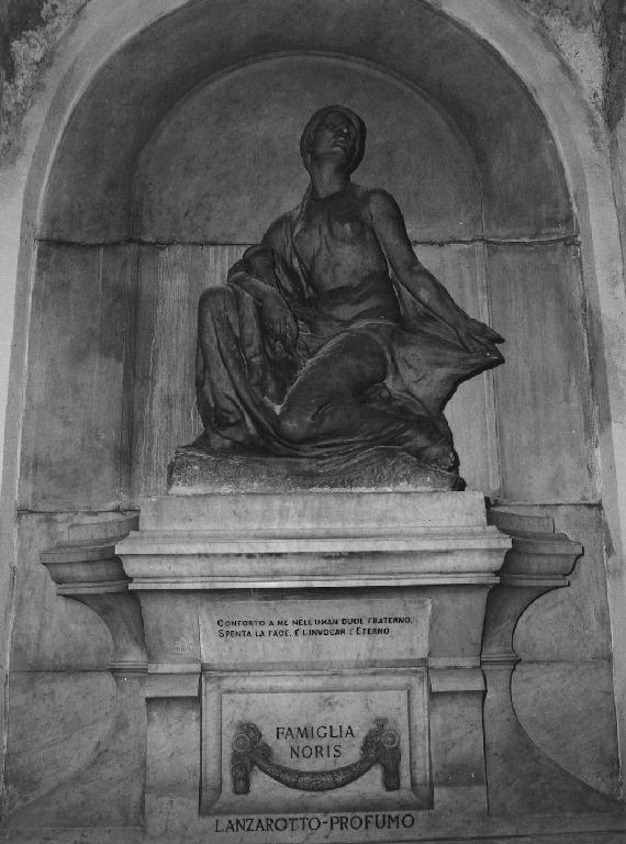 figura femminile inginocchiata (monumento funebre, opera isolata) di Noris Amedeo (primo quarto sec. XX)