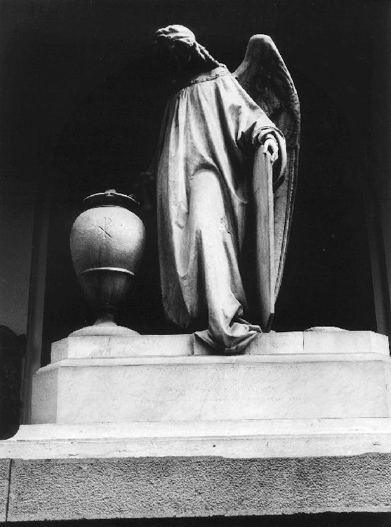 angelo con vaso (monumento funebre, opera isolata) di Monteverde Giulio (sec. XIX)