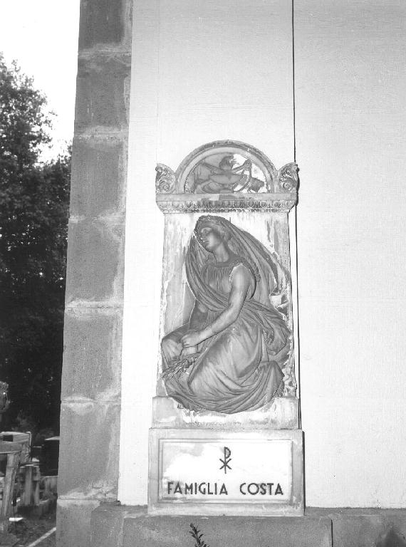 figura femminile inginocchiata (monumento funebre - a edicola, opera isolata) di Venzano Lorenzo (sec. XX)