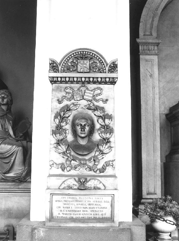 ritratto di donna (monumento funebre, opera isolata) di Fabiani Federico (sec. XIX)