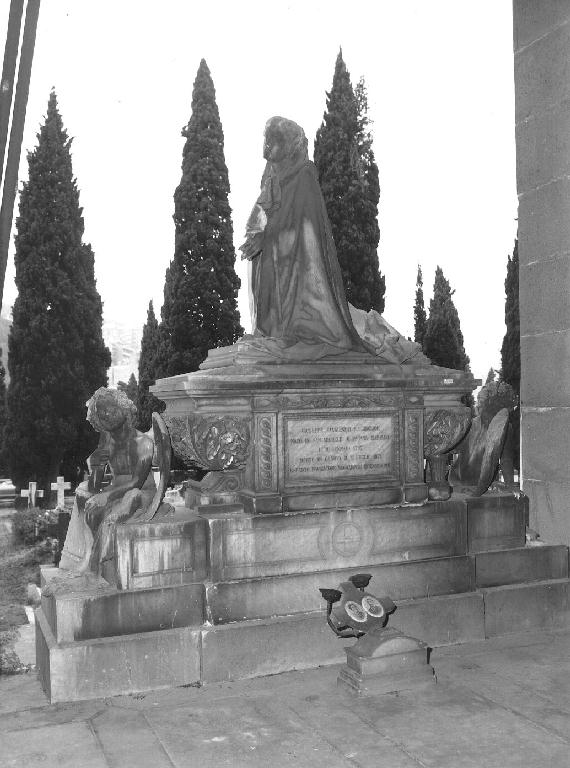 donna che prega (sarcofago, opera isolata) di Benetti Giuseppe (sec. XIX)