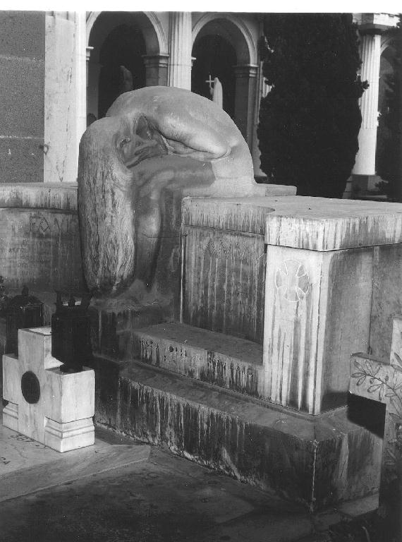 figura femminile dolente (monumento funebre, opera isolata) - ambito ligure (primo quarto sec. XX)