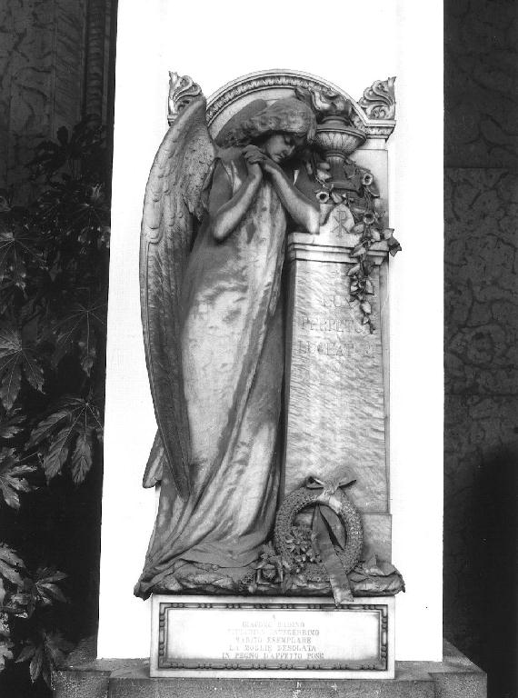 angelo con ghirlanda (monumento funebre, opera isolata) di Benetti Giuseppe (sec. XIX)