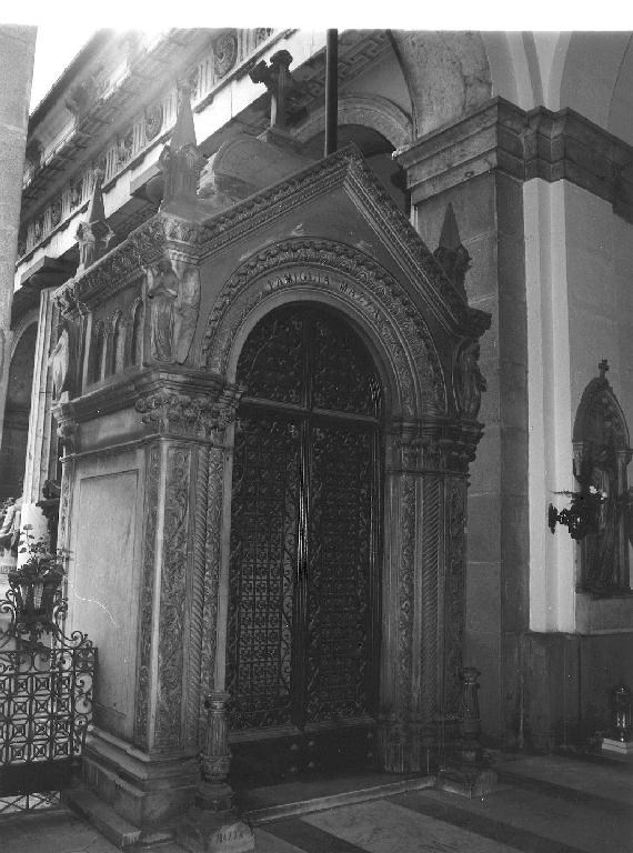 motivi decorativi vegetali (monumento funebre - a cappella, opera isolata) - ambito ligure (ultimo quarto sec. XIX)