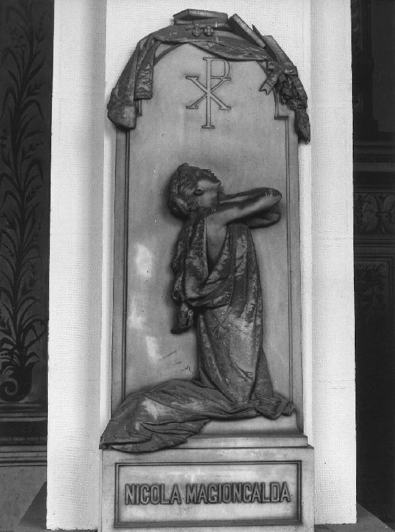 figura femminile dolente (monumento funebre - a edicola, opera isolata) di Villa Giovanni Battista (sec. XIX)