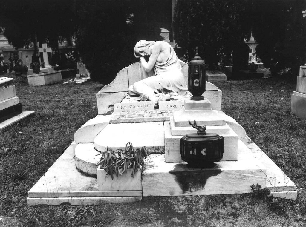 figura femminile dolente (monumento funebre, opera isolata) - ambito genovese (sec. XX)