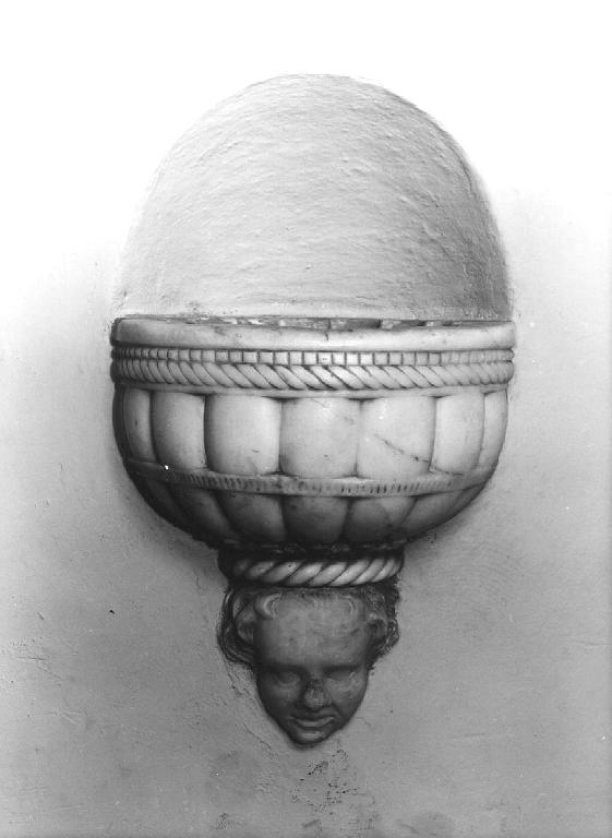 acquasantiera da parete, opera isolata di Gaggini (bottega) (sec. XV)