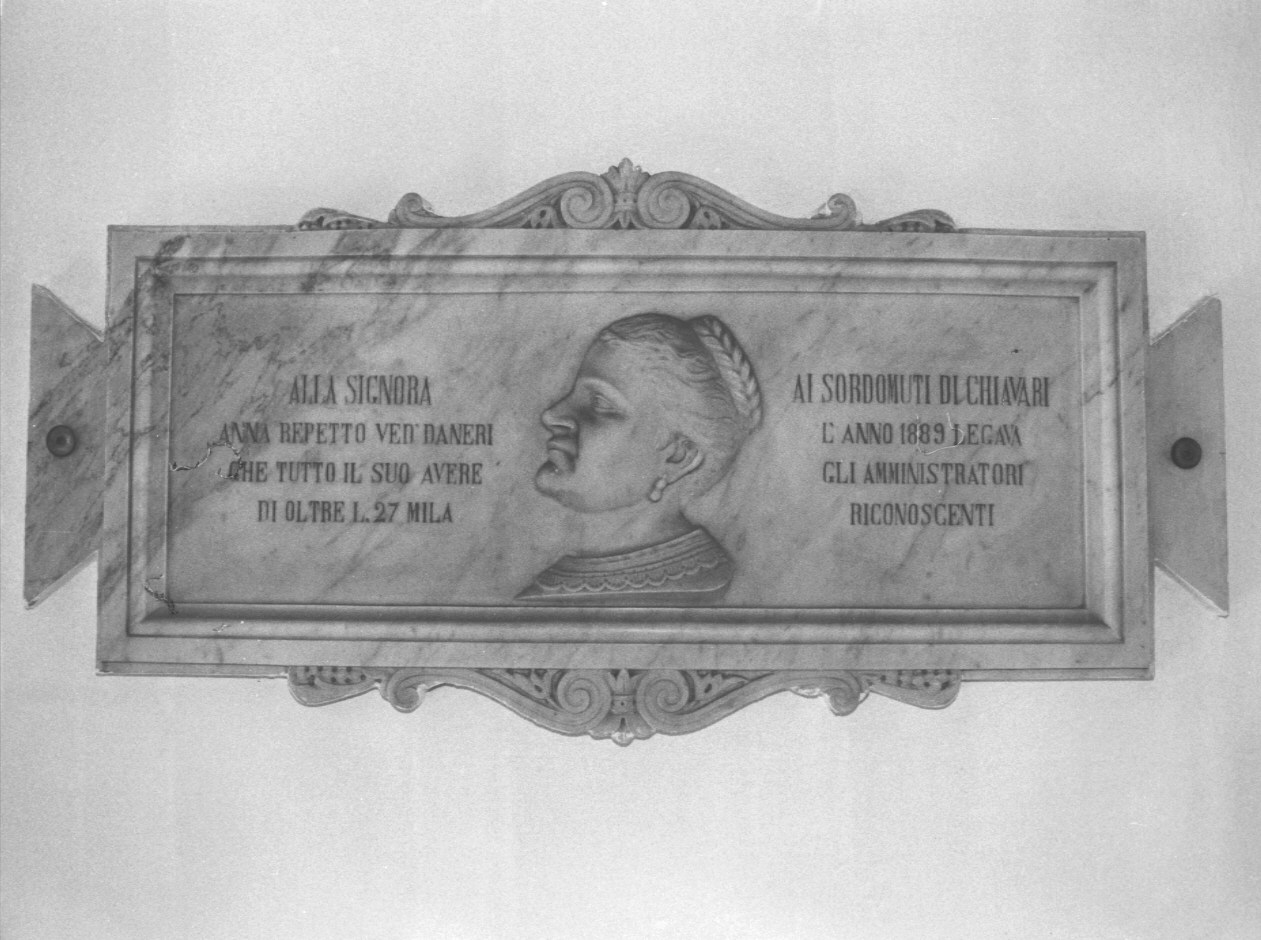 ritratto di donna (lapide, serie) di Lucchesi Giocondo (sec. XIX)