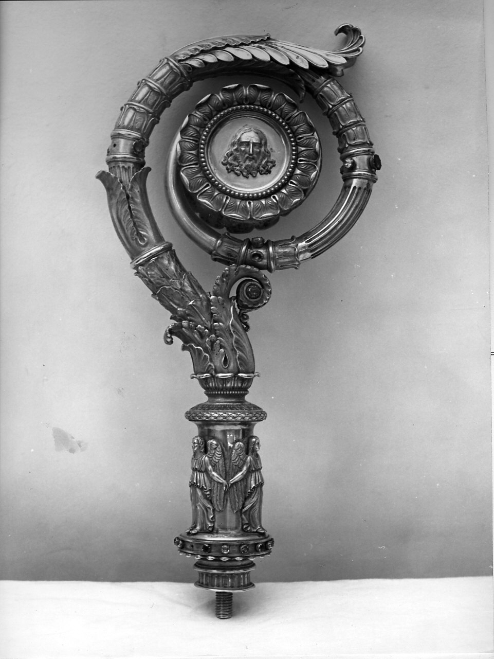 motivi decorativi vegetali/ volto di Cristo (pastorale, opera isolata) - bottega italiana (sec. XIX)