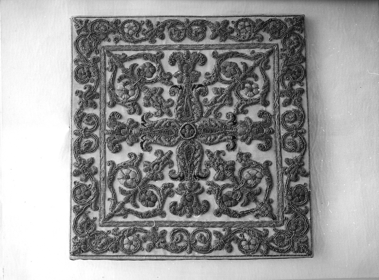 motivi decorativi floreali (velo di calice, opera isolata) - manifattura italiana (fine/inizio secc. XVI/ XVII)