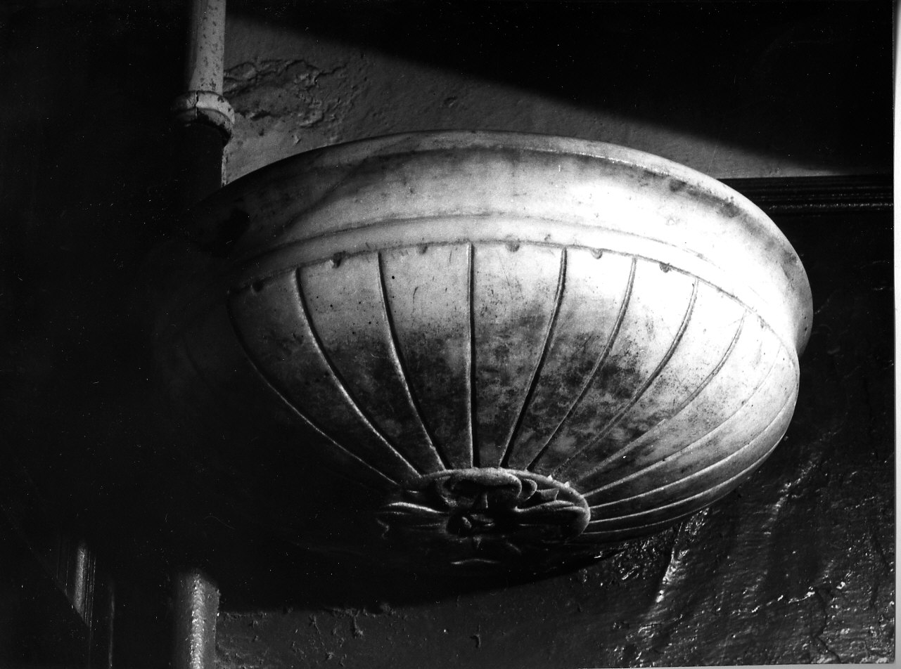 acquasantiera, opera isolata - bottega italiana (sec. XVII)