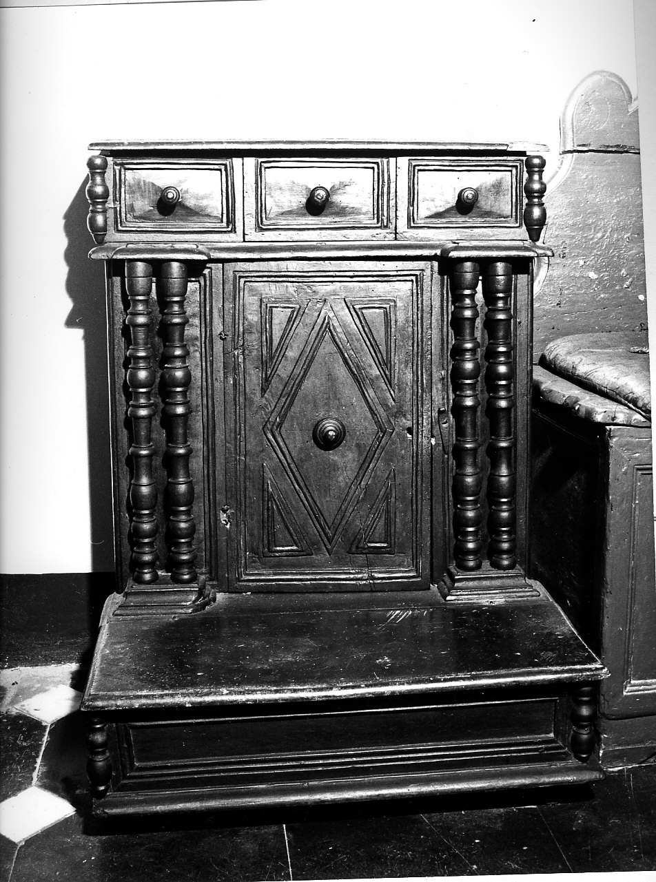 inginocchiatoio, opera isolata - bottega italiana (sec. XVII)