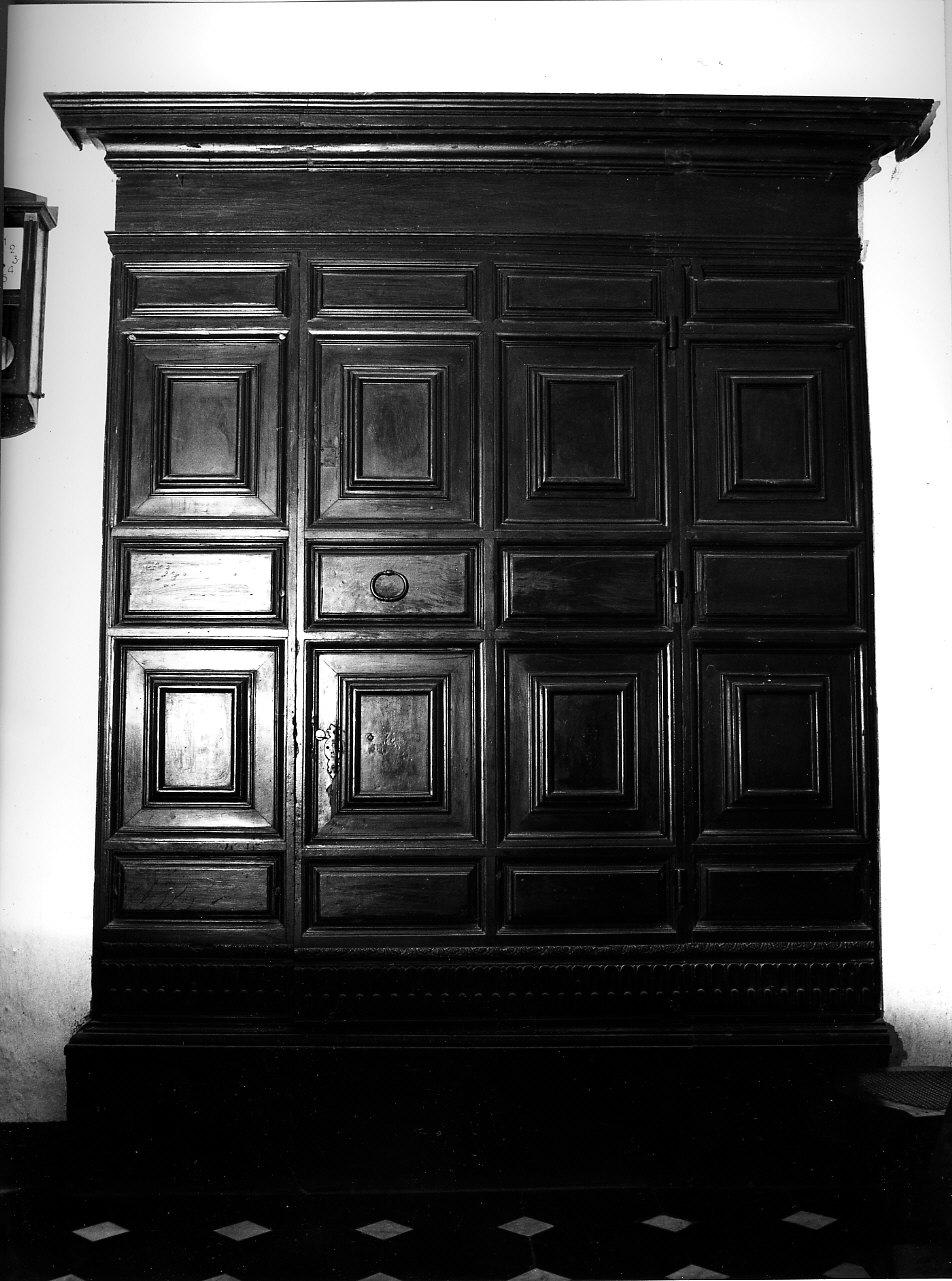 armadio da sacrestia, opera isolata - bottega italiana (fine/inizio secc. XVI/ XVII)