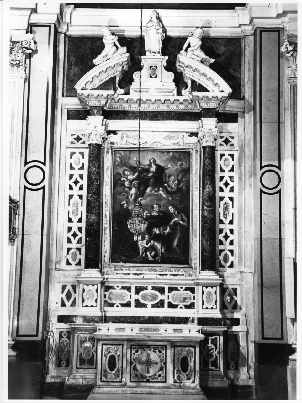 motivi decorativi architettonici (fastigio d'altare, elemento d'insieme) di Ferrandino Giuseppe (attribuito) (sec. XVII)