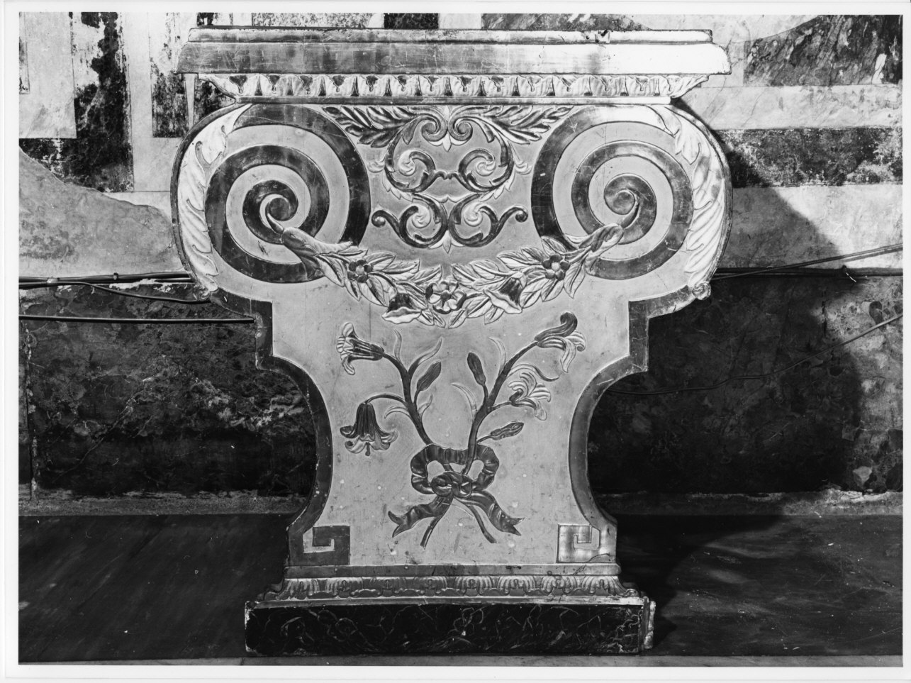 motivi decorativi vegetali (tavolino, coppia) - bottega ligure (fine/inizio secc. XVIII/ XIX)