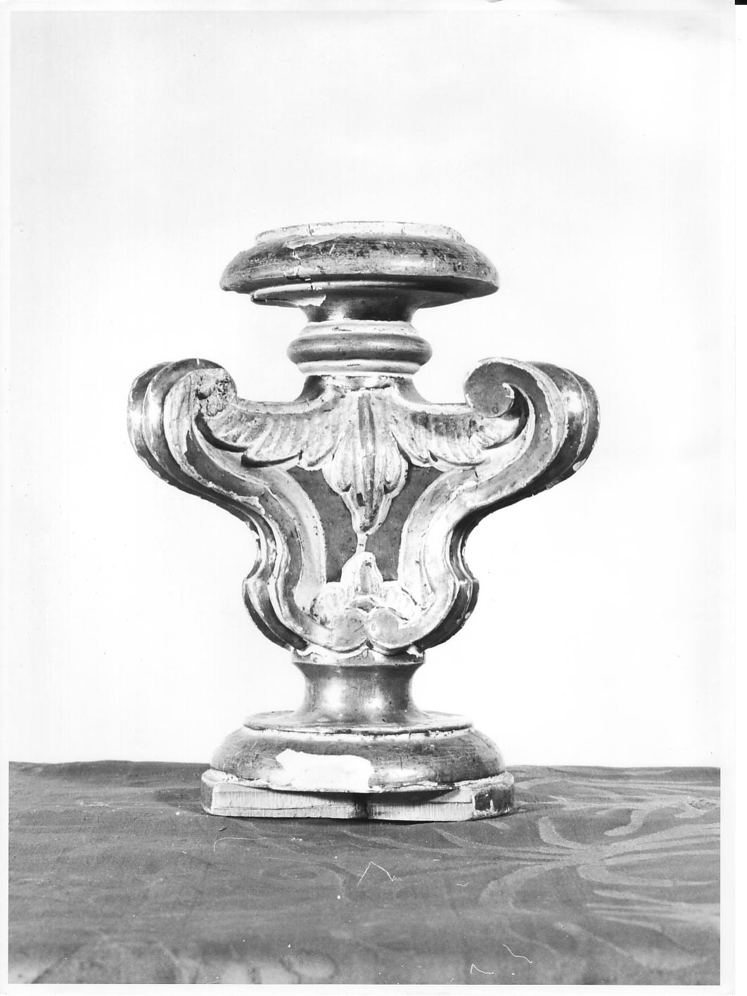 vaso d'altare, elemento d'insieme - bottega ligure (inizio sec. XVIII)