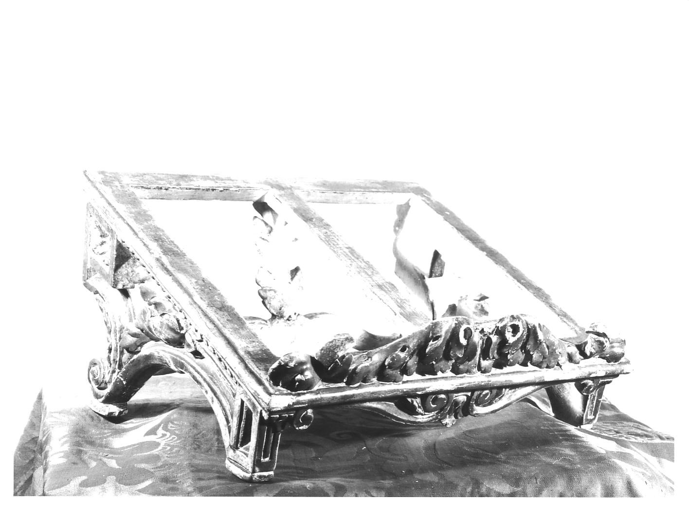 motivi decorativi a volute/ motivi decorativi geometrici (leggio d'altare, serie) - bottega ligure (primo quarto sec. XIX)