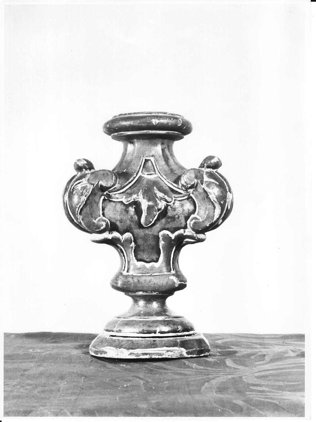 motivi decorativi vegetali (vaso d'altare, serie) - bottega ligure (prima metà sec. XVIII)