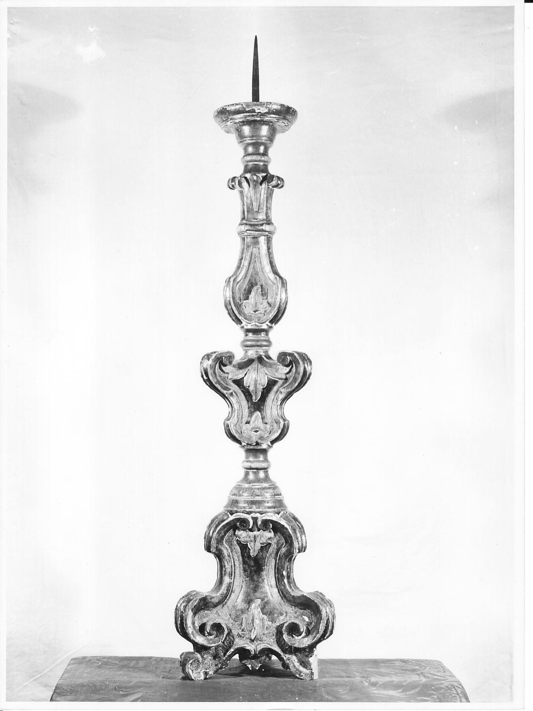 motivi decorativi a volute (candeliere, serie) - bottega ligure (sec. XVIII)