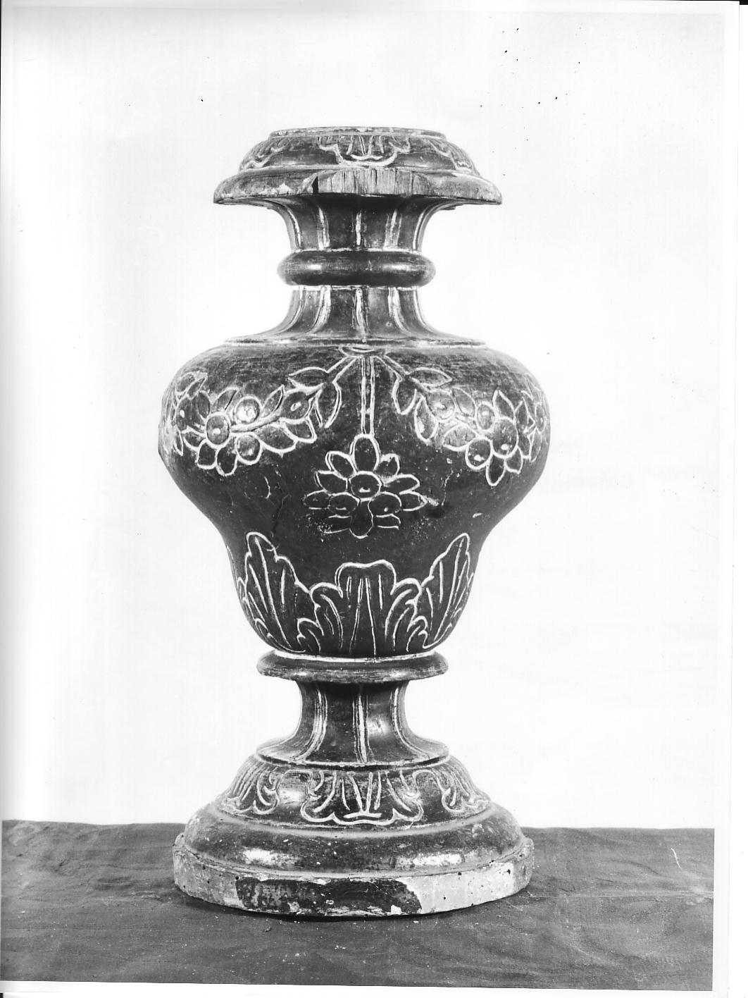 motivi decorativi vegetali a festoni (vaso d'altare, serie) - bottega ligure (fine/inizio secc. XIX/ XX)