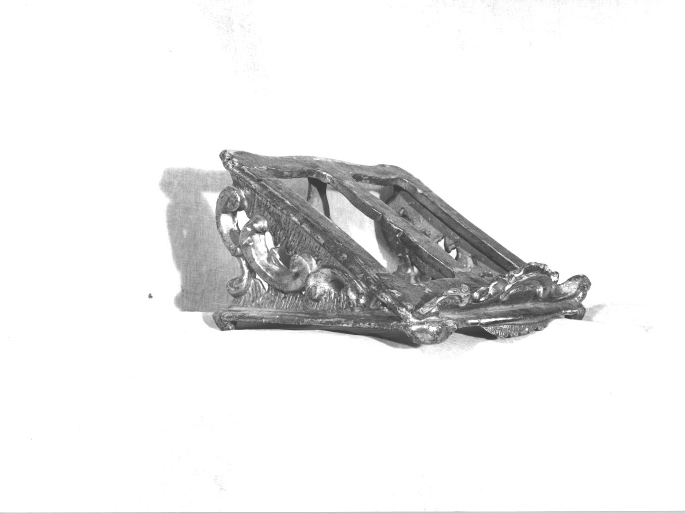 motivi decorativi a volute/ motivi decorativi vegetali stilizzati (leggio, opera isolata) - bottega ligure (metà sec. XVIII)