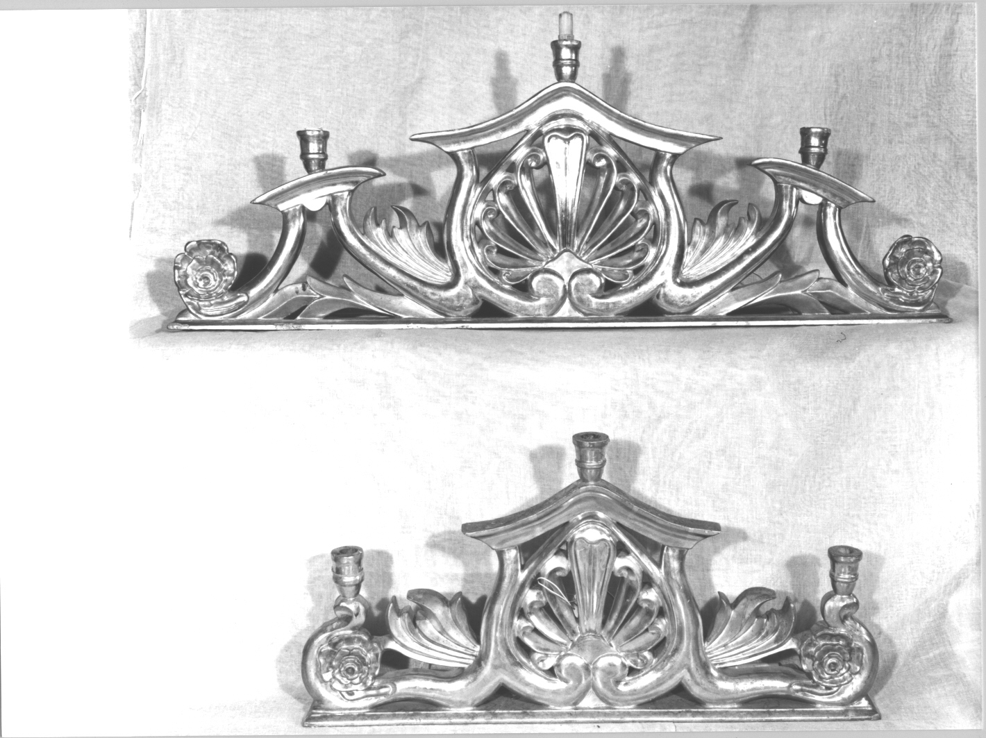 motivo decorativo a rosette/ motivi decorativi vegetali stilizzati (lumiera, serie) - bottega ligure (seconda metà sec. XIX)