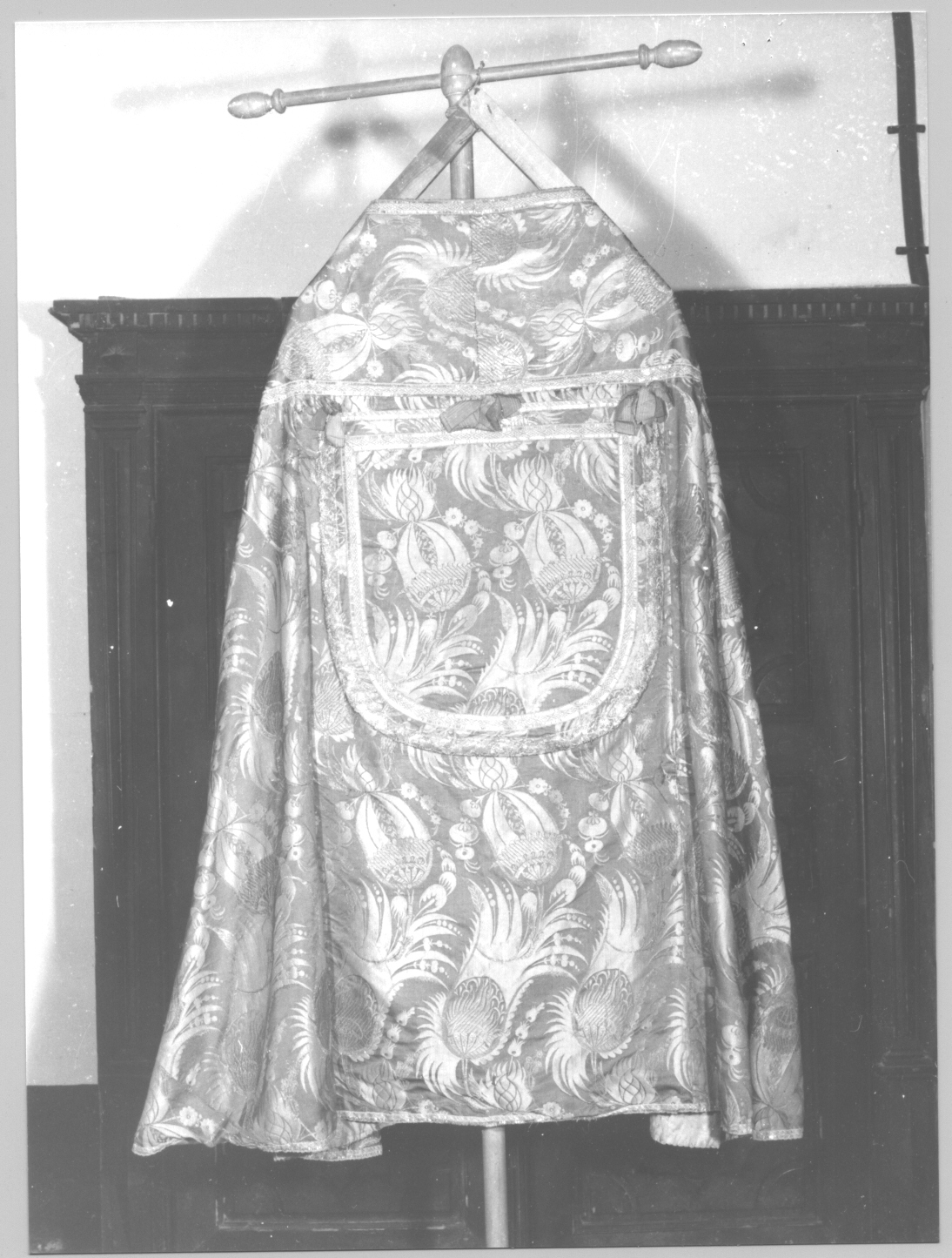 motivi decorativi floreali (piviale, opera isolata) - manifattura ligure (sec. XVIII)