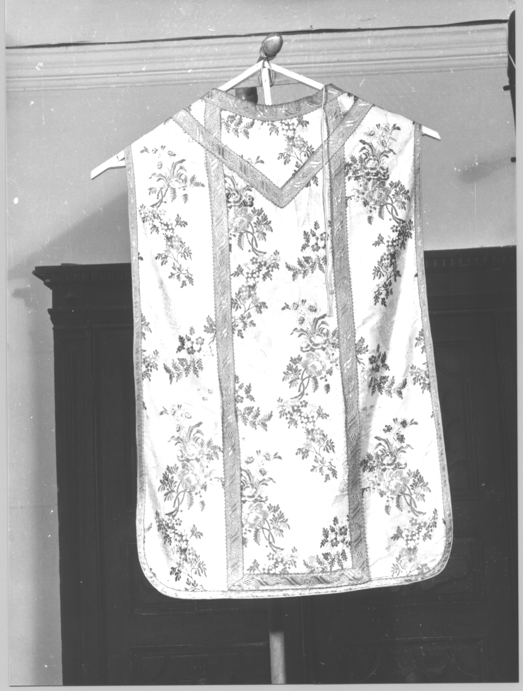 motivi decorativi floreali/ motivo decorativo a intreccio floreale (stola, elemento d'insieme) - manifattura italiana (sec. XIX)