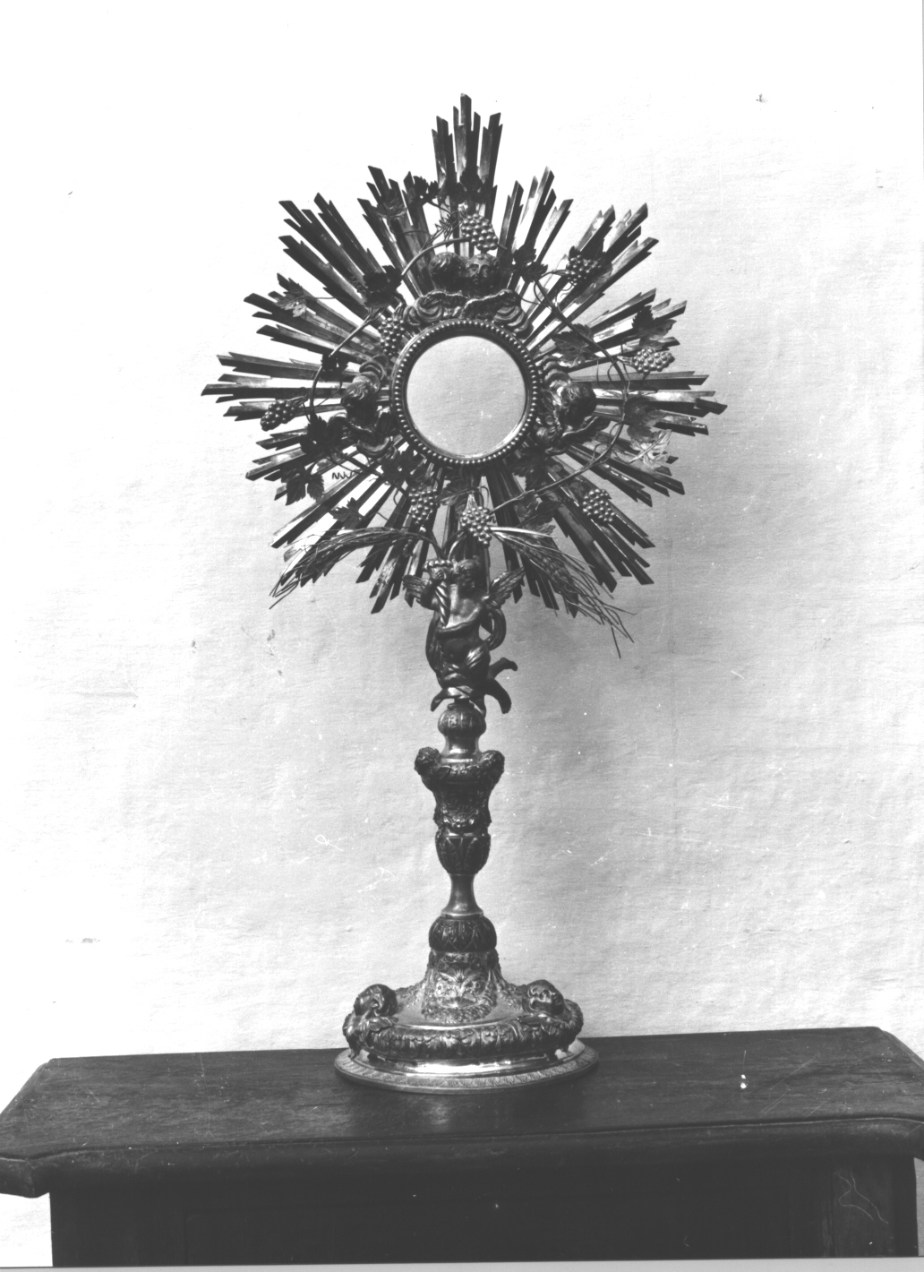 cherubino con cornucopia/ motivi decorativi a foglie d'acanto/ teste alate/ motivi decorativi vegetali e floreali (ostensorio - a raggiera, opera isolata) - bottega genovese (sec. XIX)