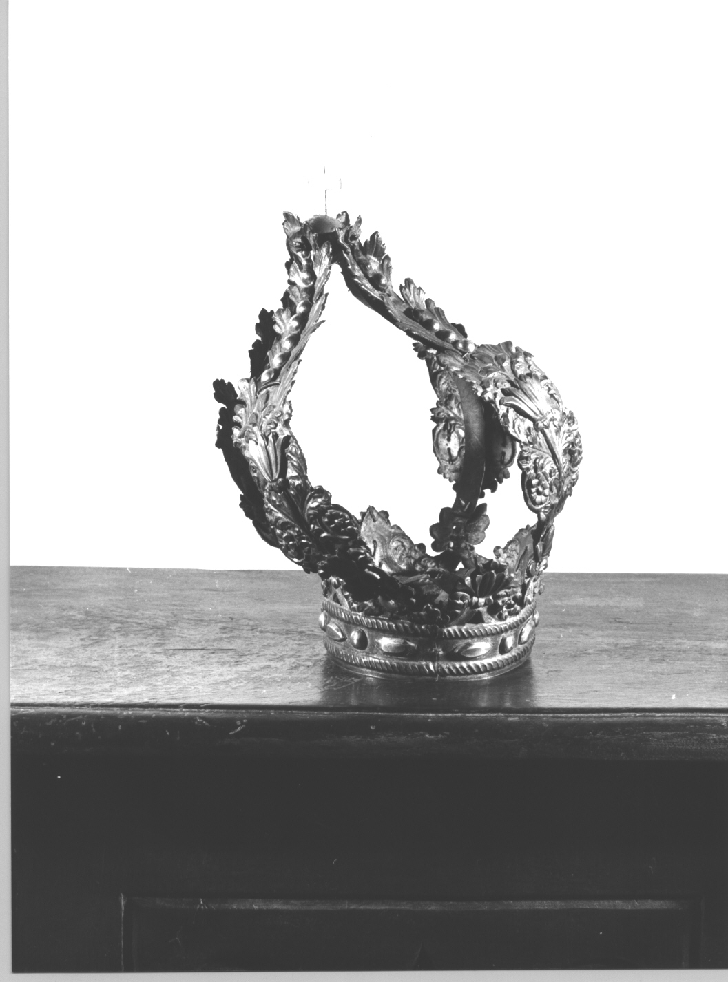 motivi decorativi vegetali e floreali (corona, opera isolata) - bottega italiana (fine/inizio secc. XVIII/ XIX)