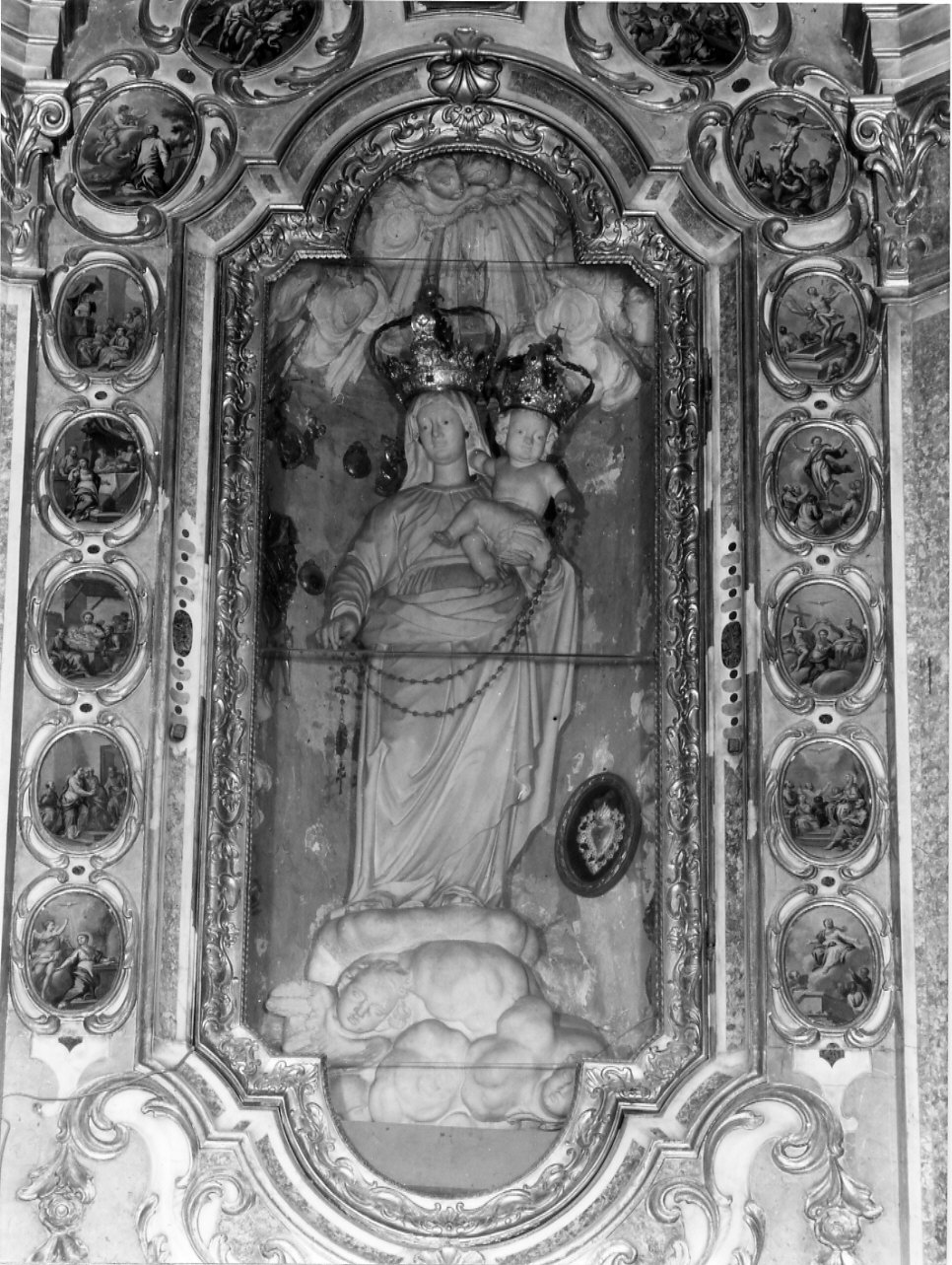 Madonna del Rosario (scultura, opera isolata) - bottega ligure (sec. XVII)