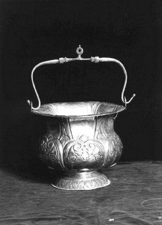 motivi decorativi vegetali (secchiello per l'acqua benedetta) - bottega genovese (secc. XVIII/ XIX)